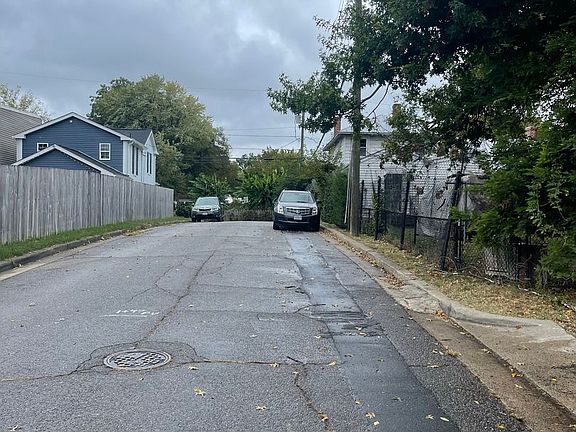 4th image of 2813 Barry St