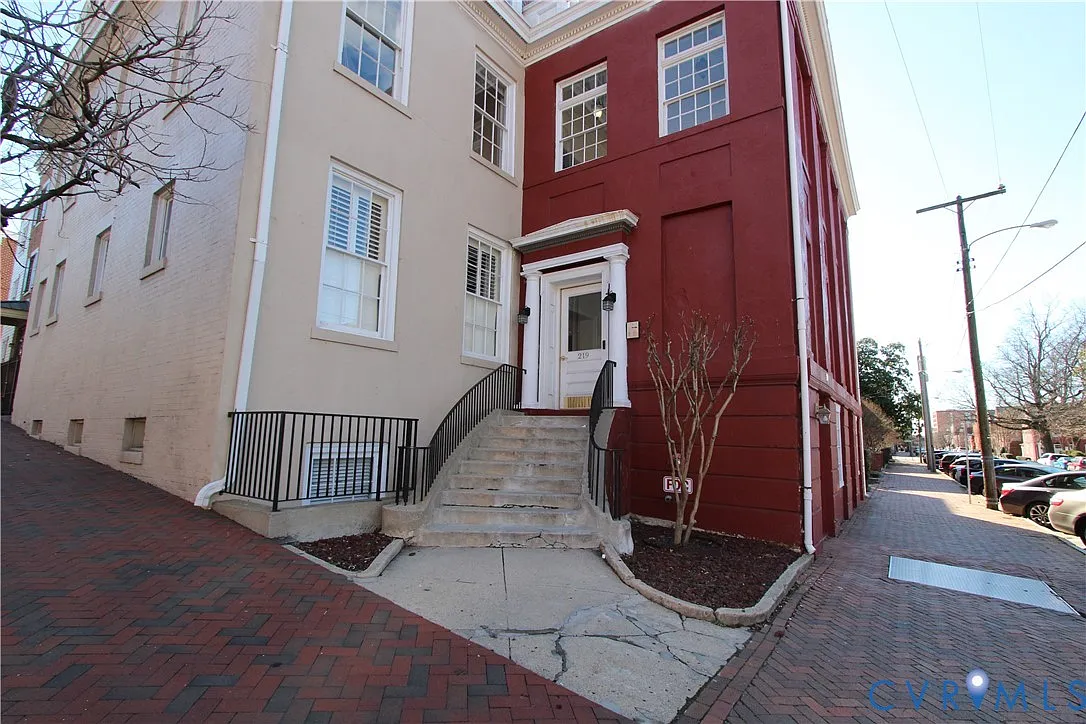 1 bed, 1.0 bath, 642 sqft, $1,375 — Photo 1