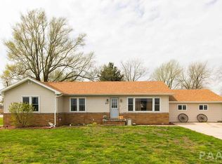 521 N 10th St, Cuba, IL 61427