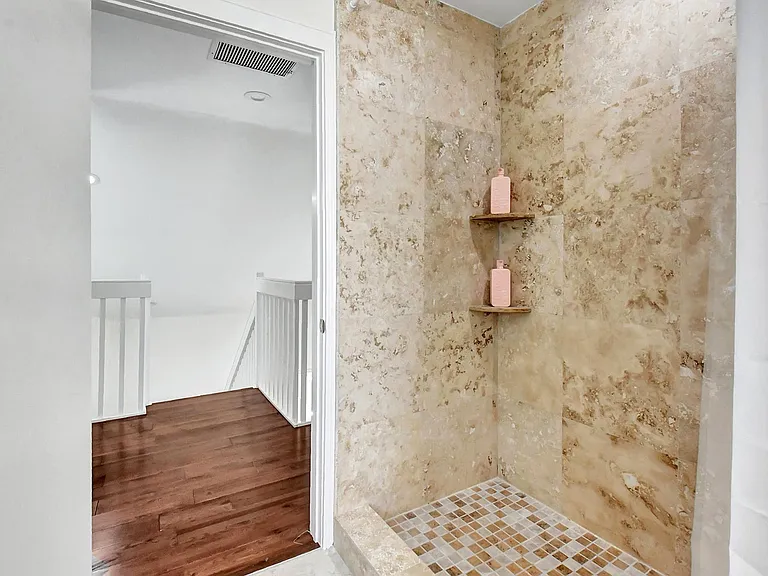 3567 Commodore Cir — Photo 21
