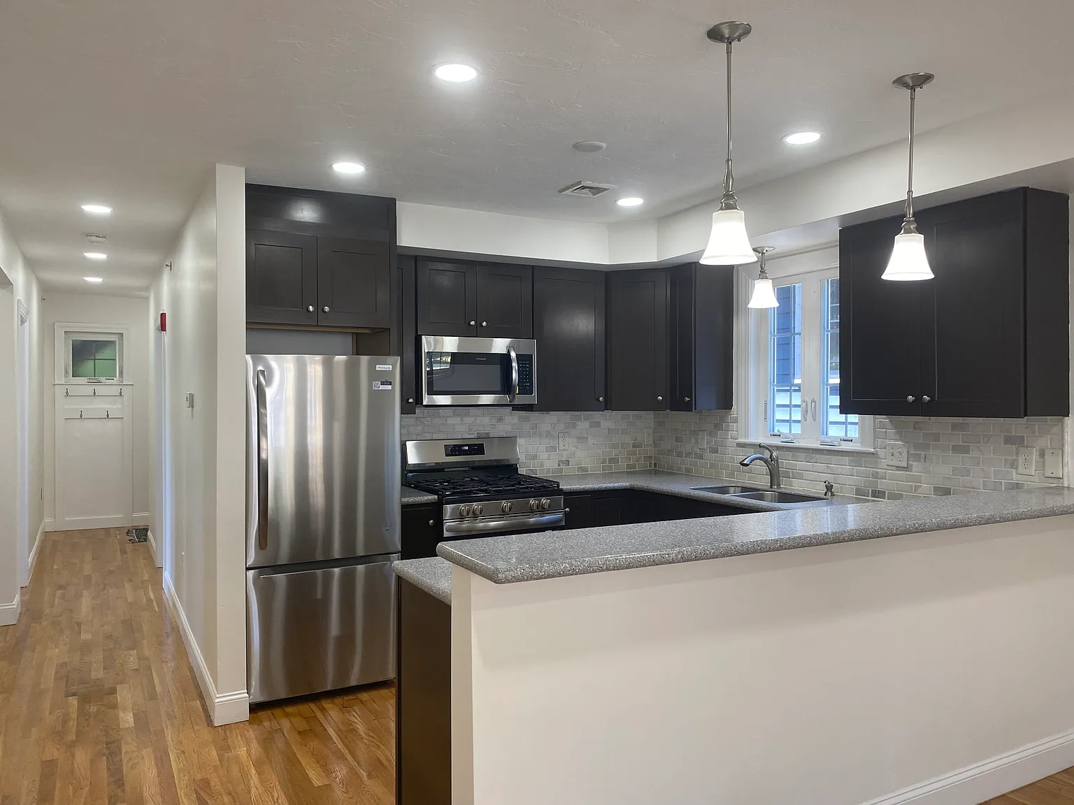 3 bed, 1150 sqft, $3,500 — Photo 4