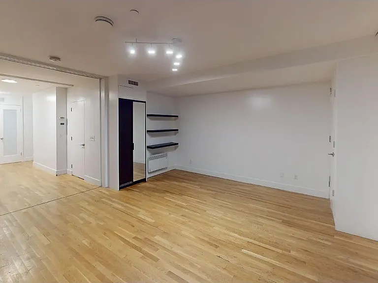 206 E 20th St #TOWNHOUSE — Photo 56