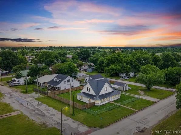 321 W 4th St, Barnsdall, OK 74002