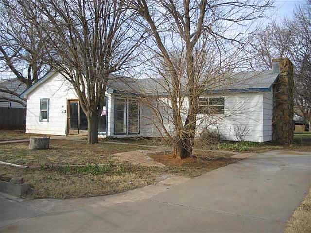 1st image of 705 W Avenue D