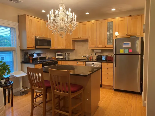 179 Charles St #3, Cambridge, MA 02141
