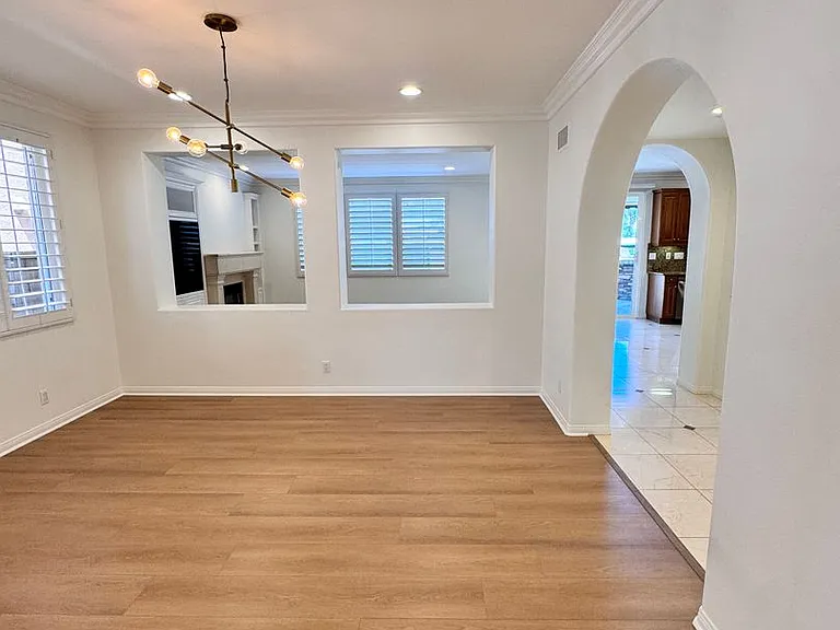 326 Manila Ave — Photo 13