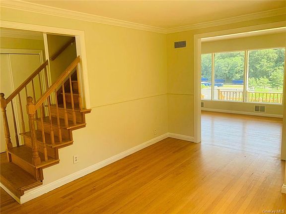 3rd image of 74 Sudbury Dr