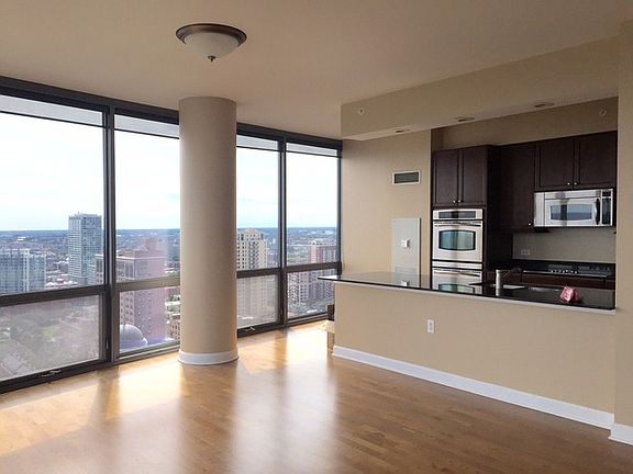4th image of 1235 S Prairie Ave APT 3004