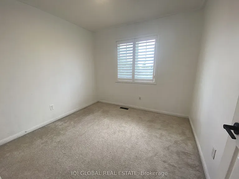 8 Bonello Cres — Photo 18