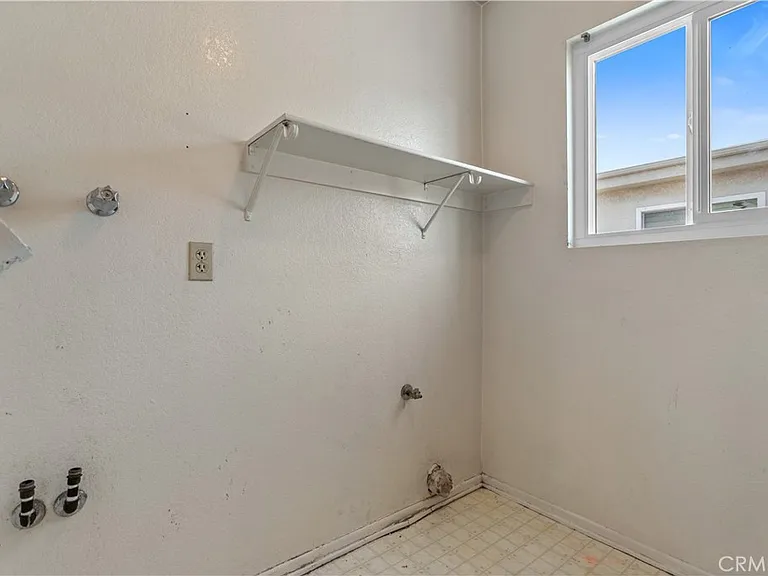 10201 Mason Ave — Photo 18