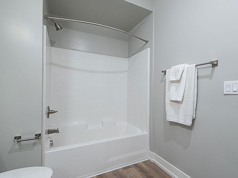 1st image of 18535 Burbank Blvd #9xk9bmxpt