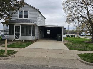302 E Amelia St, Cassville, WI 53806