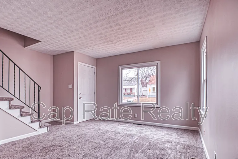1143 Duxberry Ave — Photo 9