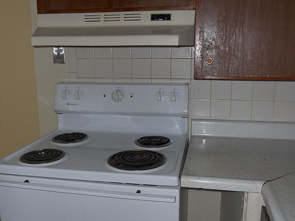 5th image of 425 Porter Ave APT 405