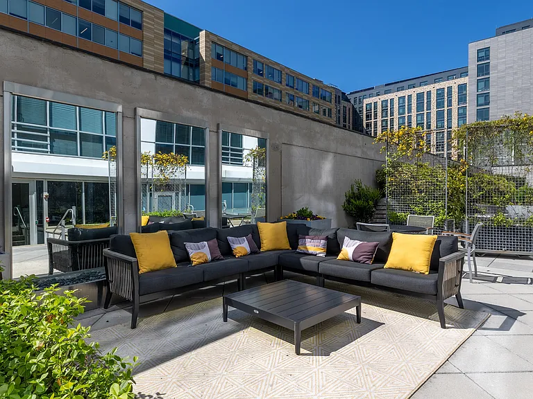 Patio area at Leo