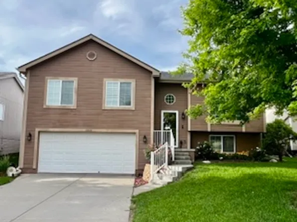 16868 Camden Ave, Omaha, NE 68116