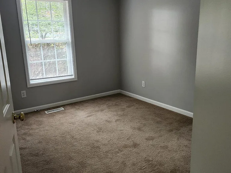 370 Sandhills Cir — Photo 15