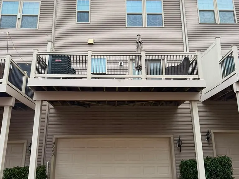 4662 Hudson St — Photo 3