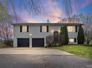 319 E Ingle Dr, Glen Carbon, IL 62034