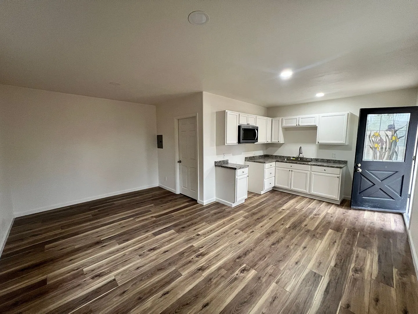 Studio Apartment — Photo 3