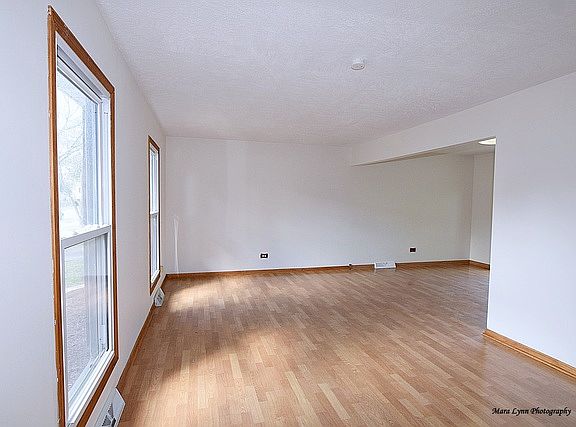 4th image of 184 E Altgeld Ave