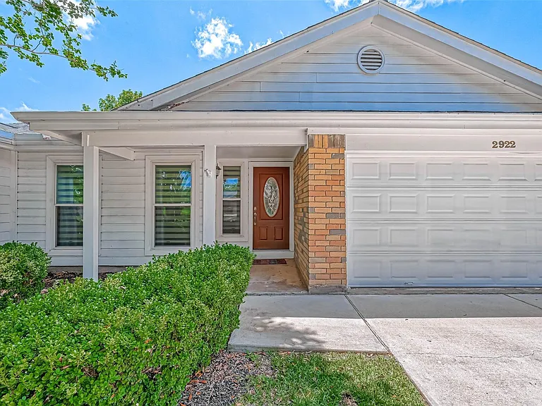 2922 Lakefield Way — Photo 3