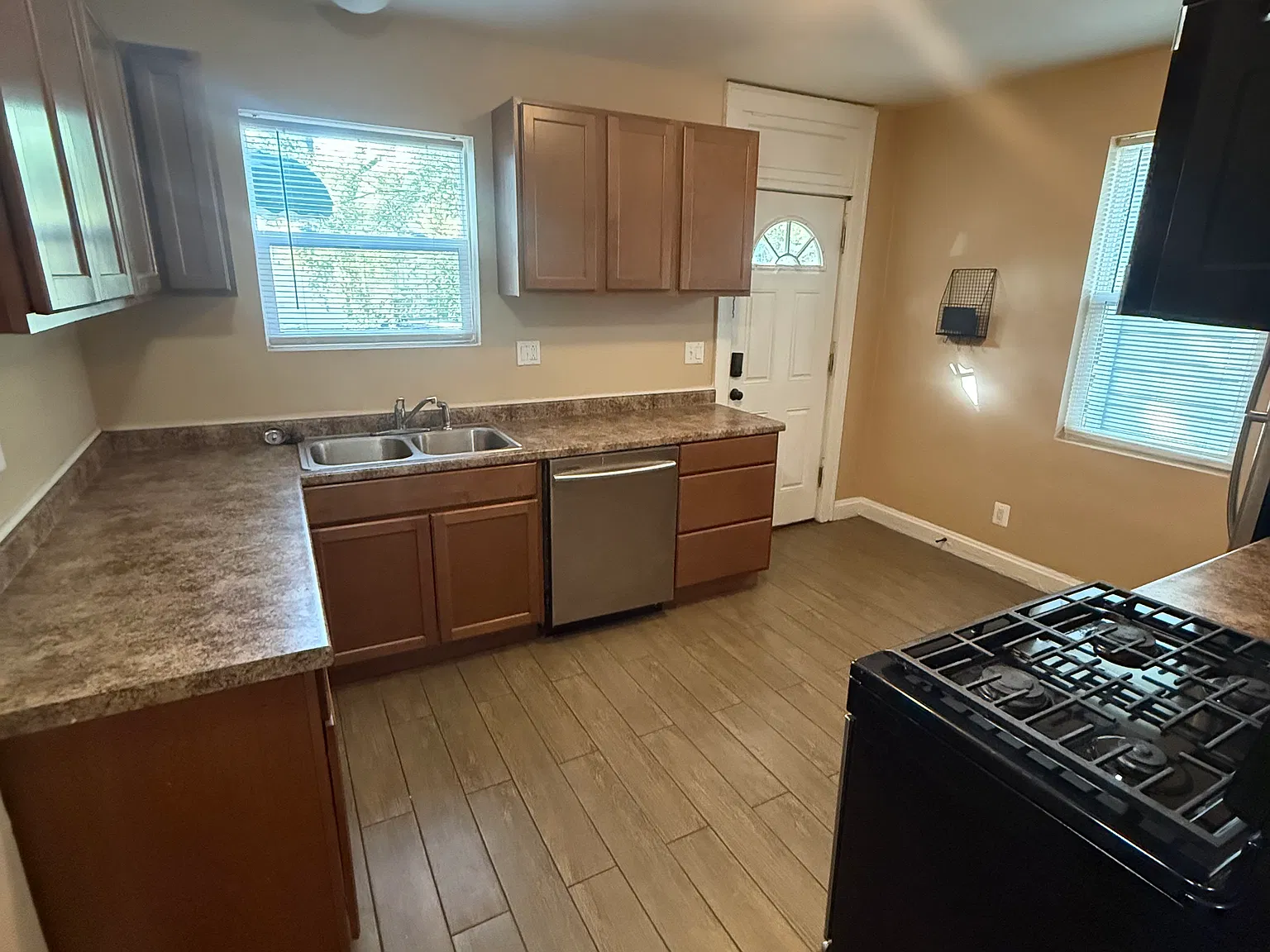 3 bed, 1400 sqft, $1,700 — Photo 4