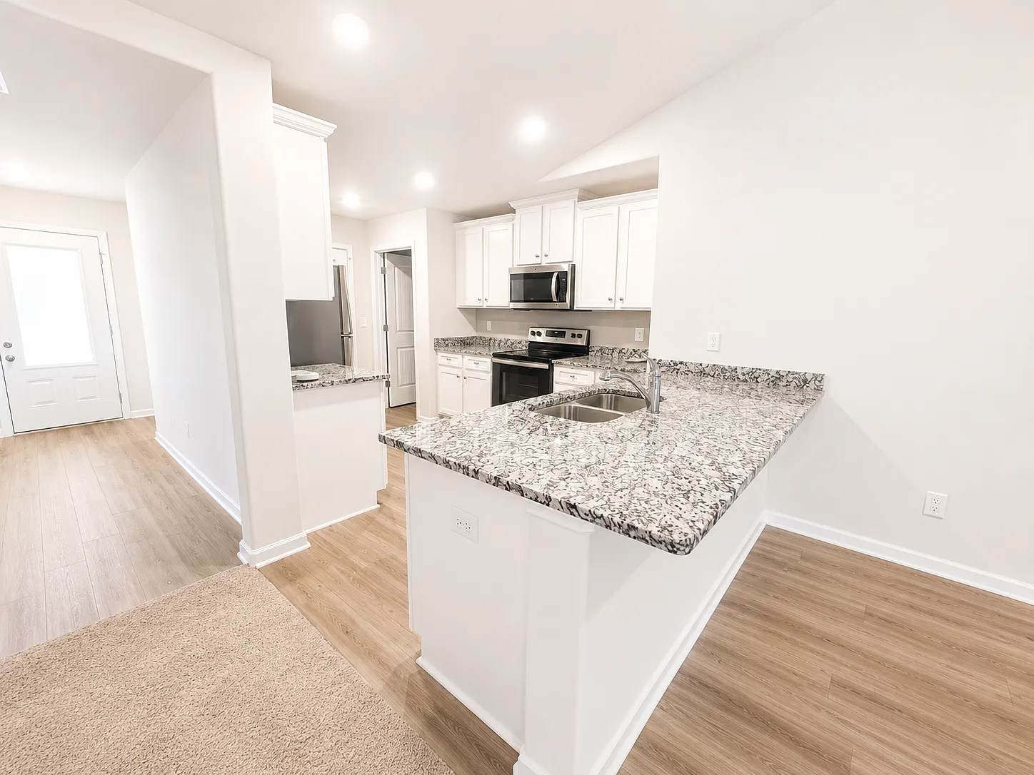 3 bed, 1316 sqft, $1,850 — Photo 2
