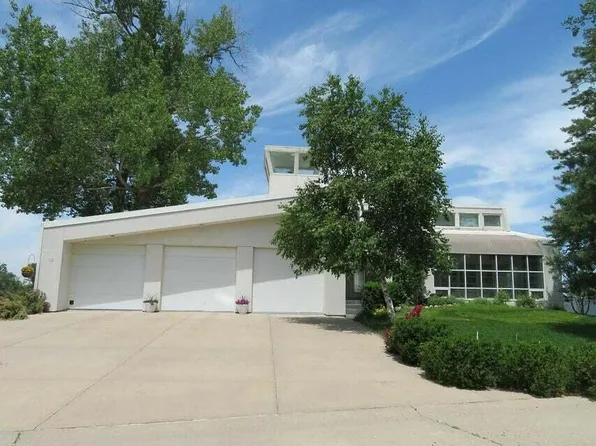 112 Shoreline Dr, Carter Lake, IA 51510