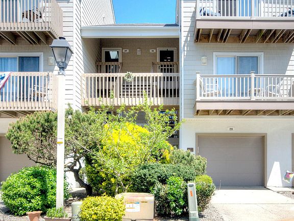 2nd image of 27 Seaside Rd #27