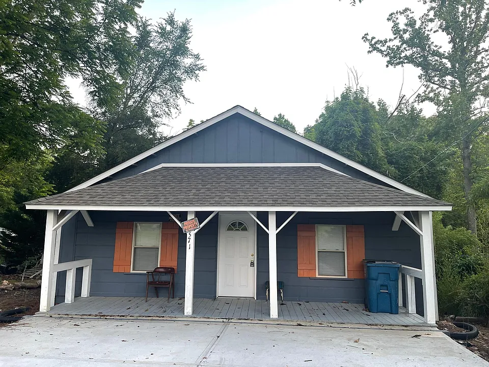571 E Hemp St