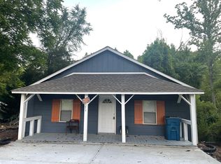 571 E Hemp St, Seagrove, NC 27325