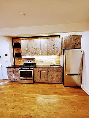 2nd image of 826 Saint Johns Pl #A