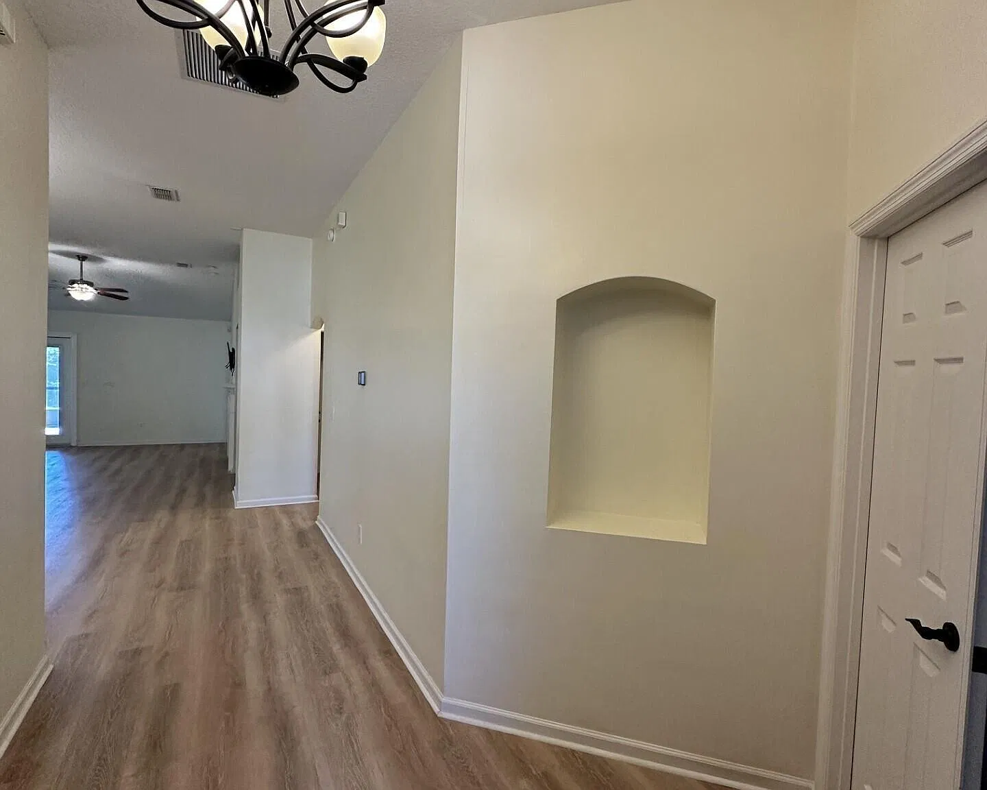 4 bed, 2.0 bath, 1866 sqft, $2,495 — Photo 2