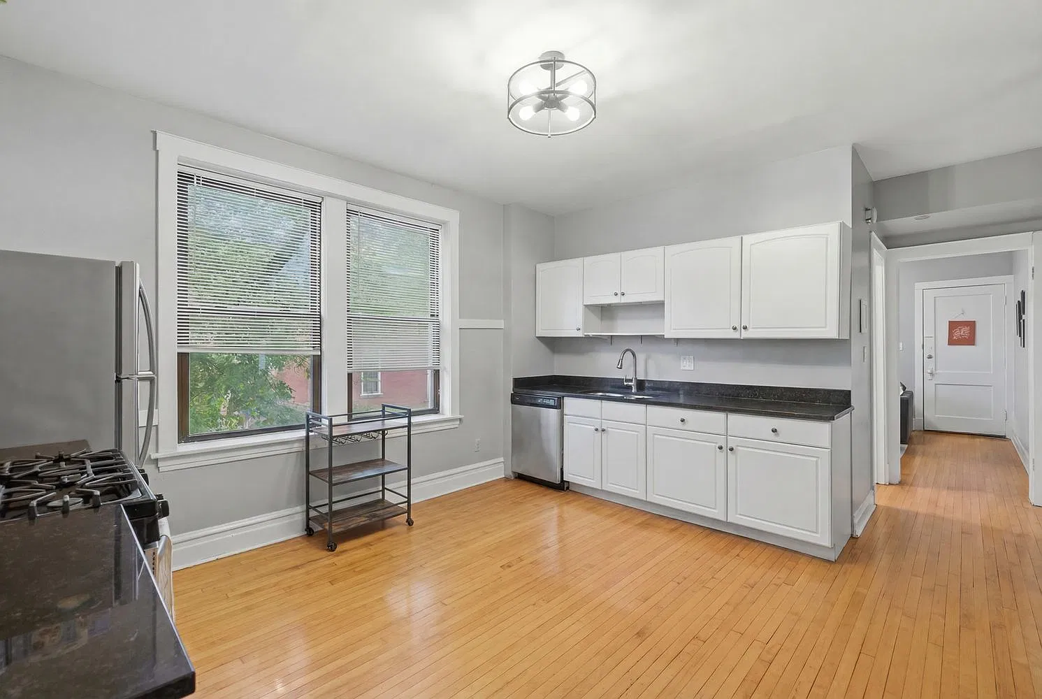 2 bed, 1000 sqft, $2,425 — Photo 4