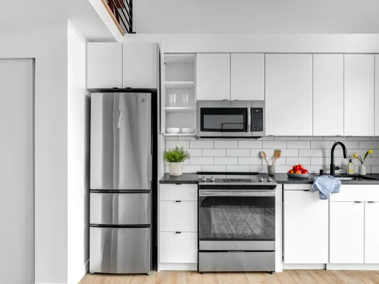 Welcome to Lakeview! - Live in Luxury & Style in the heart of Eastlake — Photo 54