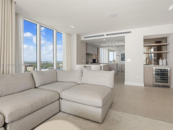 5th image of 17875 Collins Ave #3906