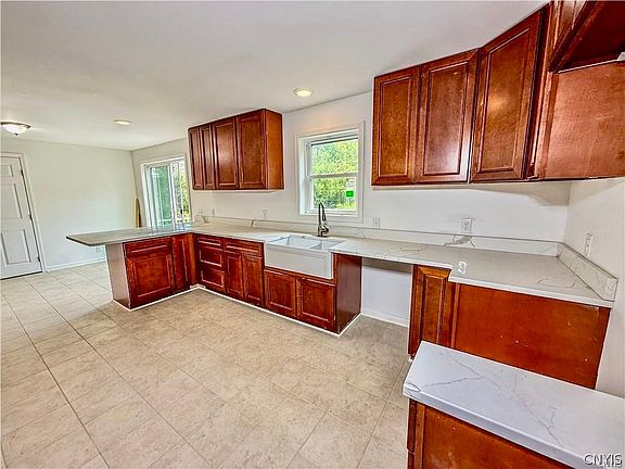 4th image of 3260 Tuscarora Rd