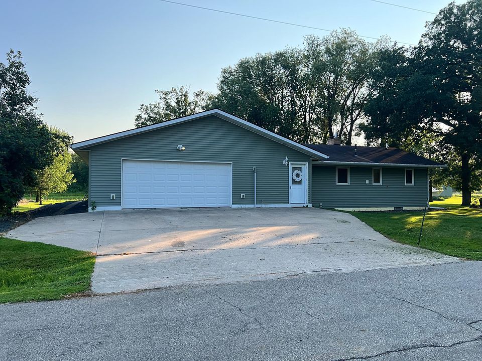 1st image of 2689-2688 Oak Loop NW