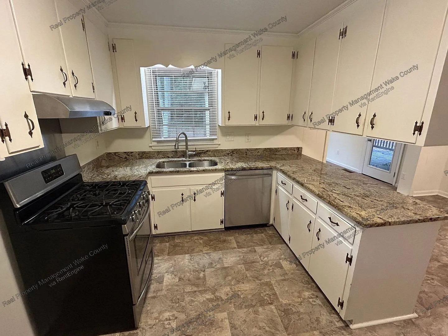 3 bed, 2.0 bath, 1217 sqft, $1,895 — Photo 4