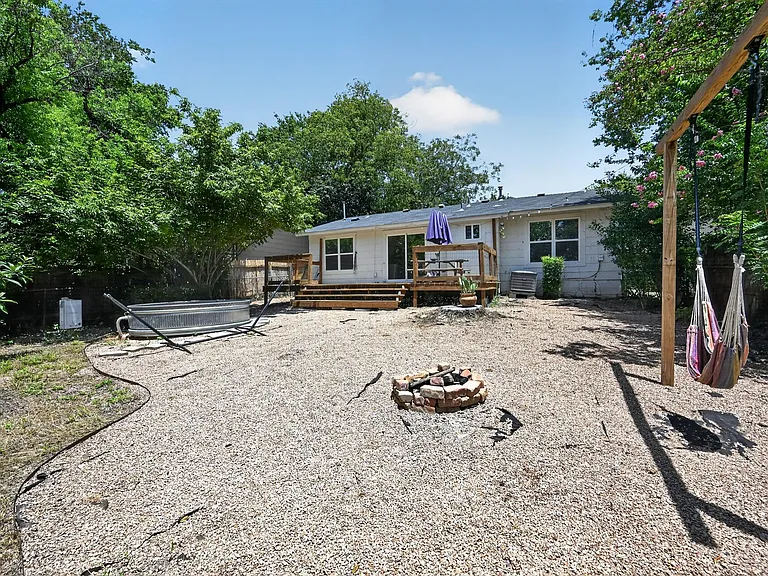 2321 Lakehurst Dr — Photo 28