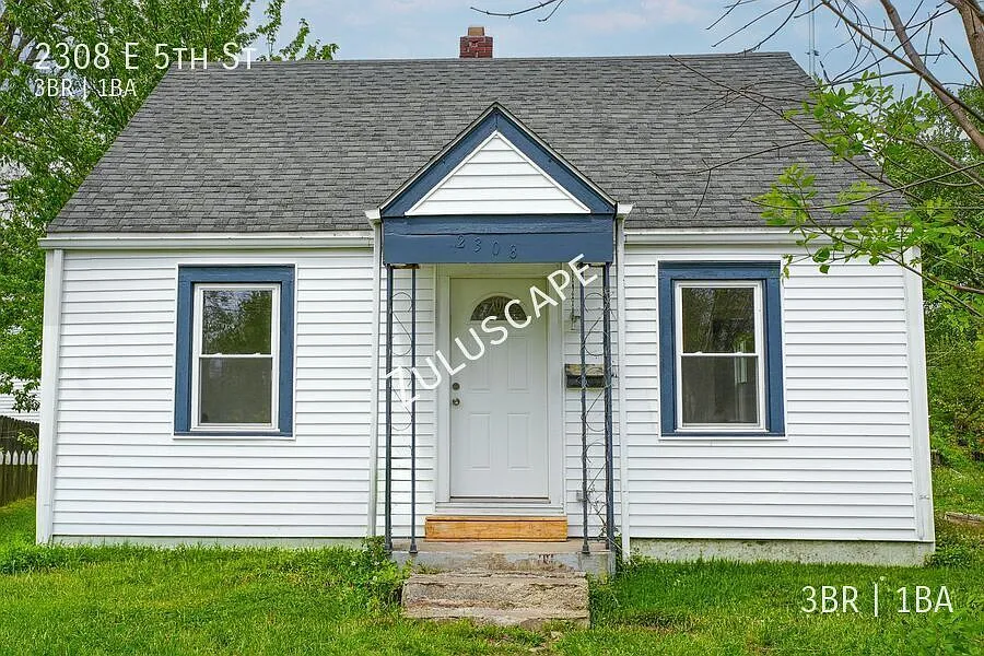1/2 Off Quiet 3 Bed 1 Bath! — Photo 1