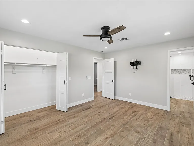 301 E Royal Palm Rd — Photo 32