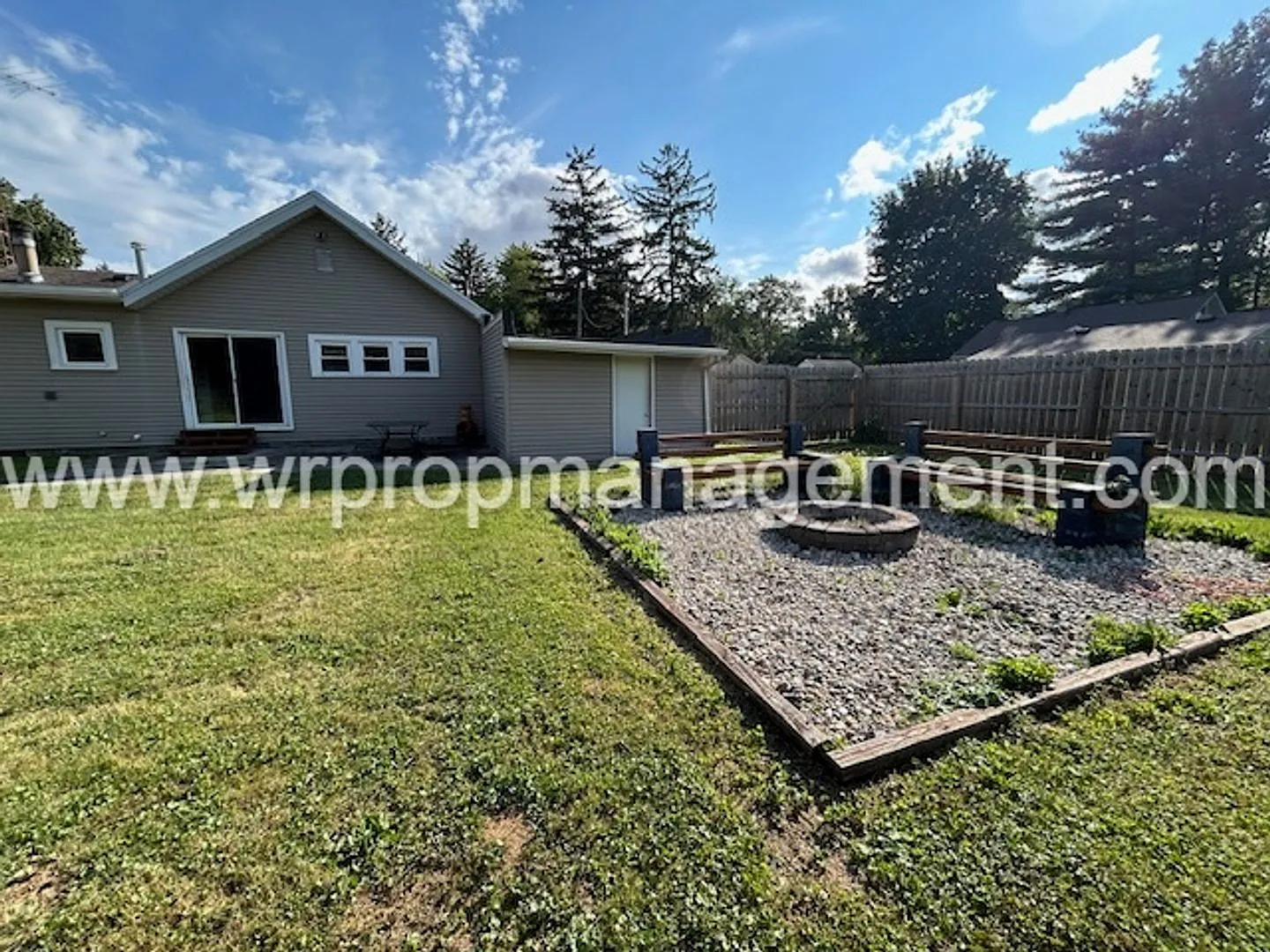 4 bed 1 bath home in Temperance! — Photo 2