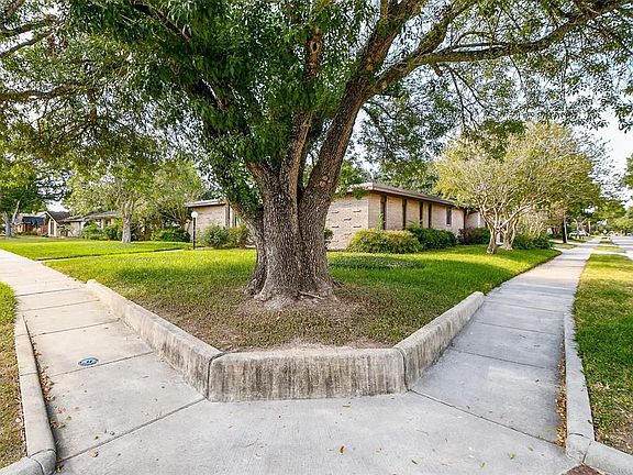3rd image of 5502 Dumfries Dr