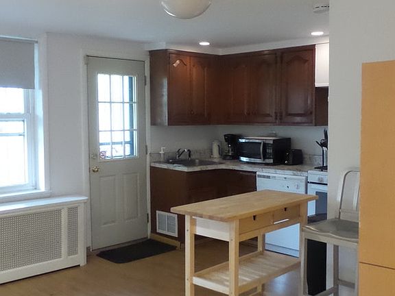 4th image of 87 Magnolia Ave #1