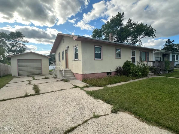 1627 4th Ave NE, Jamestown, ND 58401