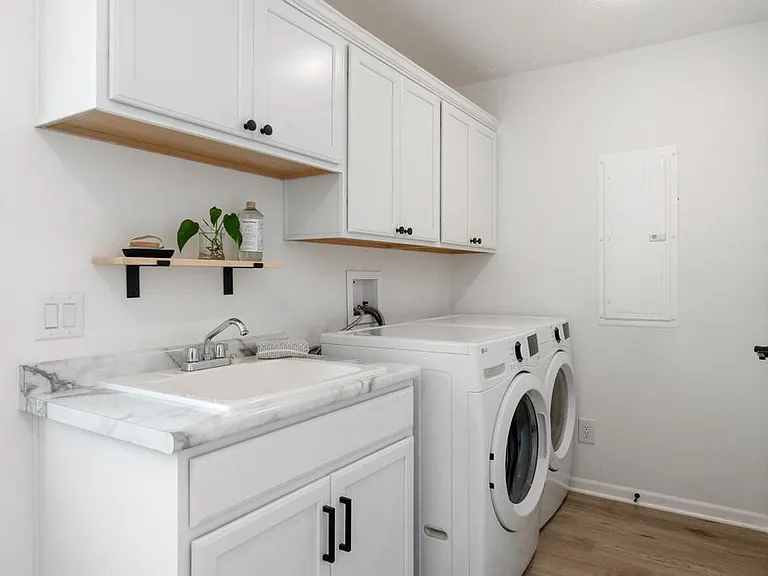 401 Clark St — Photo 22
