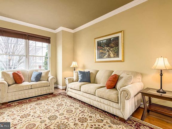 5th image of 909 Briggsdale Ct
