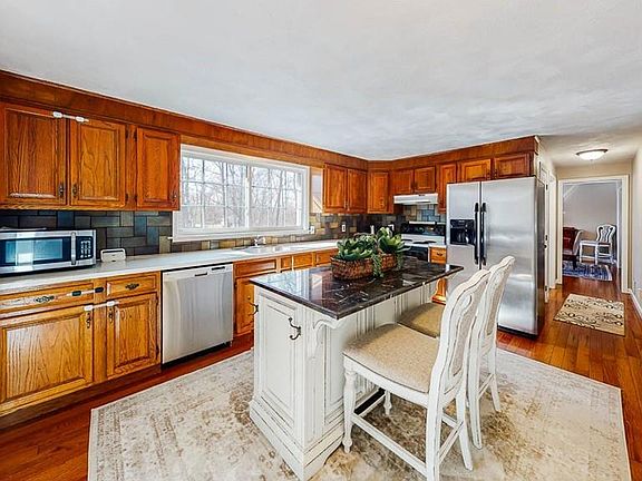 3rd image of 81 Nina Dr